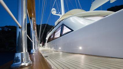 Yate de vela Alessandro