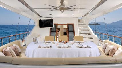 Yate de vela Alessandro