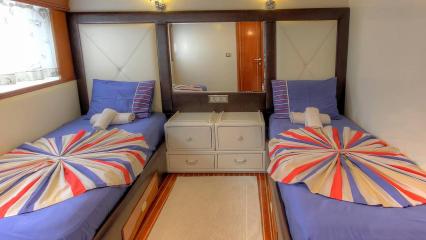 Yate de vela Angelo 2
