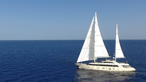 Yate de vela Aresteas