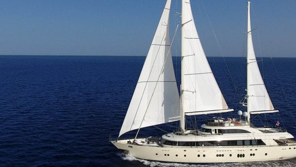 Yate de vela Aresteas