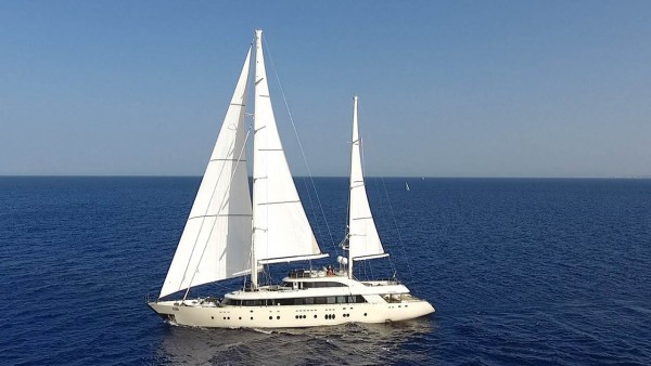 Yate de vela Aresteas