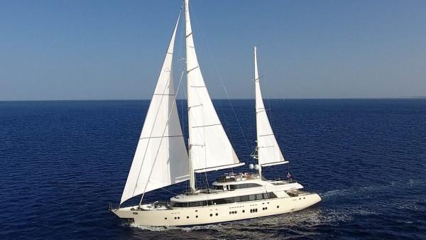 Yate de vela Aresteas
