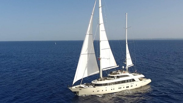 Yate de vela Aresteas