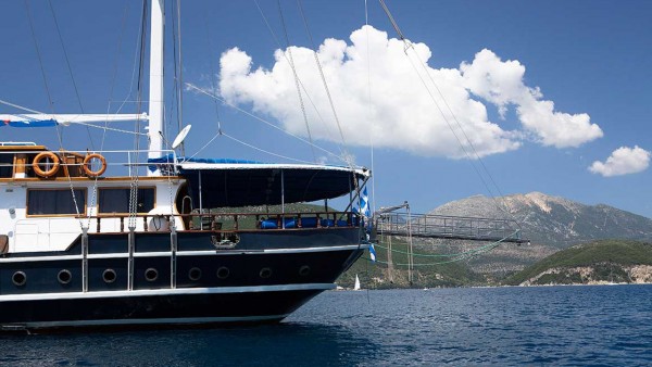 Goleta Artemis (Greece)
