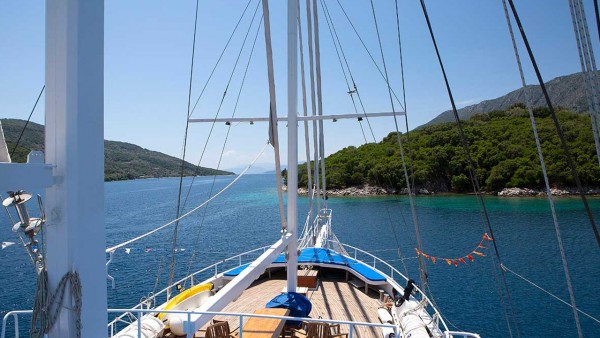 Goleta Artemis (Greece)