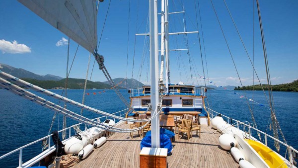 Goleta Artemis (Greece)