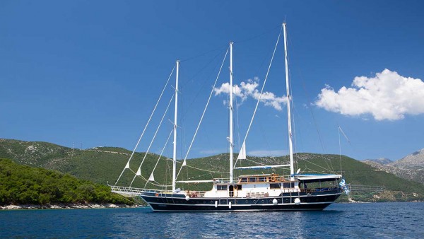 Goleta Artemis (Greece)