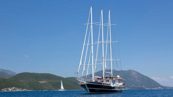 Goleta Artemis (Greece)