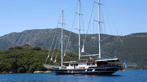 Goleta Artemis (Greece)