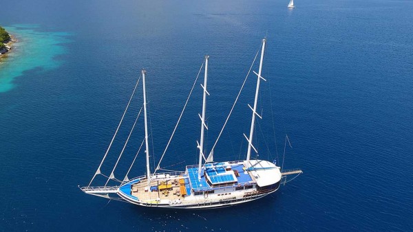Goleta Artemis (Greece)