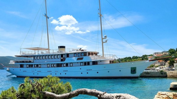 Yate de vela Bellezza