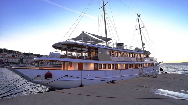 Yate de vela Bellezza