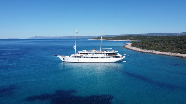 Yate de vela Bellezza