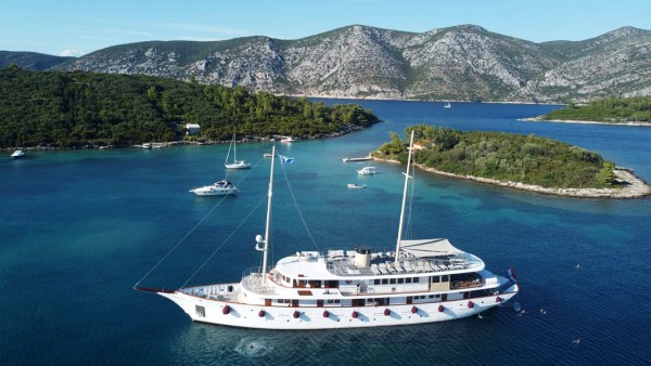 Yate de vela Bellezza