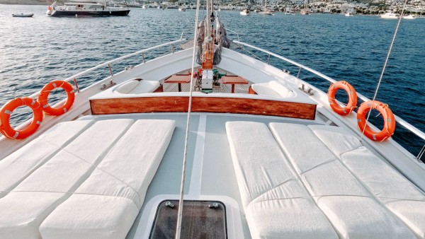 Goleta Beyaz Lale