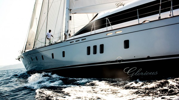 Yate de vela Glorious