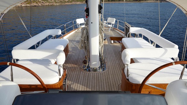 Yate de vela Glorious