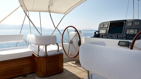 Yate de vela Glorious
