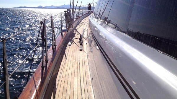 Yate de vela Glorious
