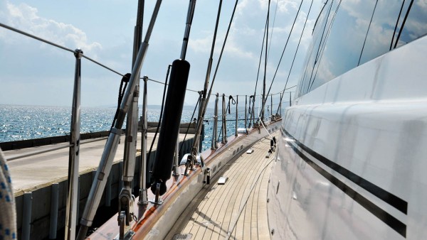 Yate de vela Glorious
