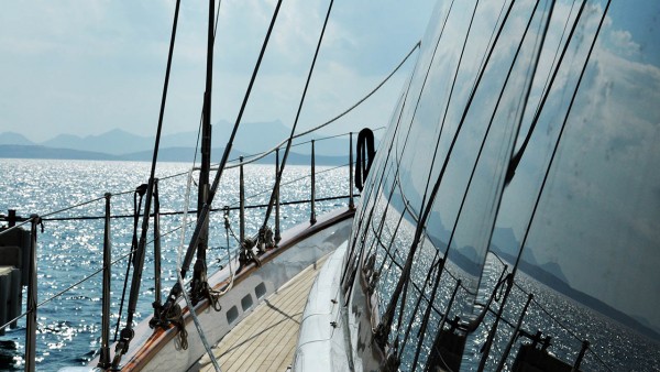 Yate de vela Glorious