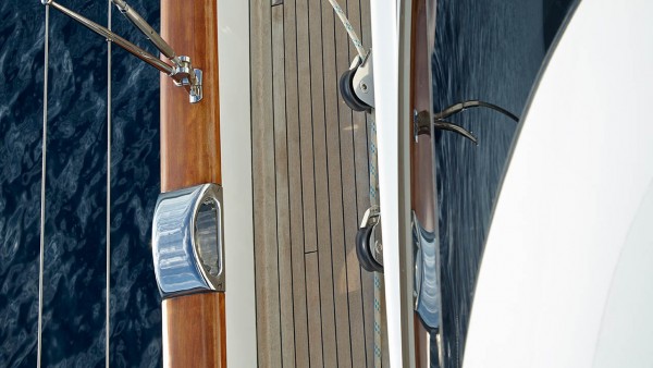 Yate de vela Glorious