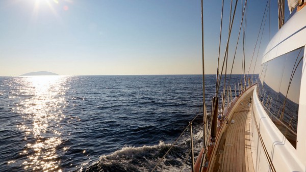 Yate de vela Glorious
