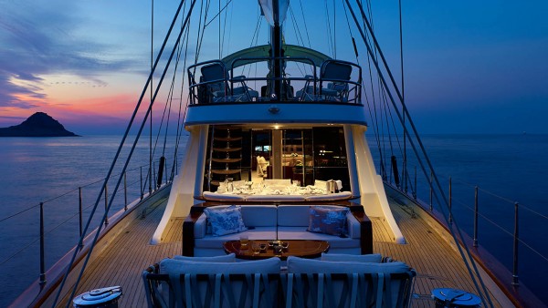 Yate de vela Glorious