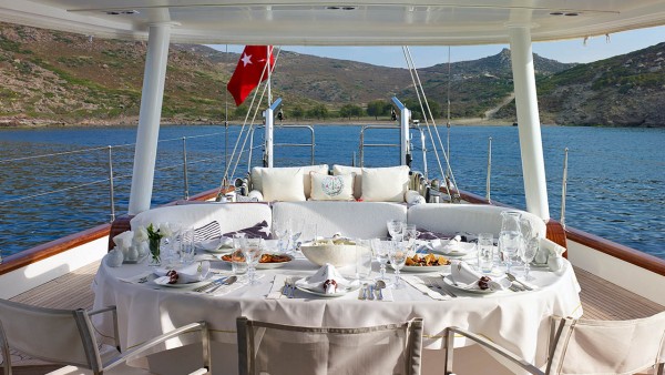 Yate de vela Glorious