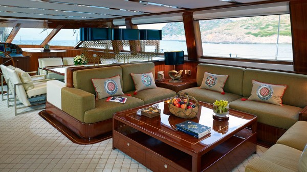 Yate de vela Glorious