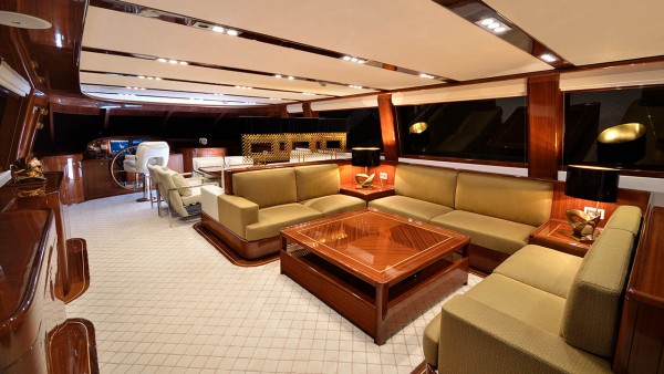Yate de vela Glorious