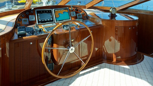 Yate de vela Glorious