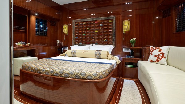 Yate de vela Glorious