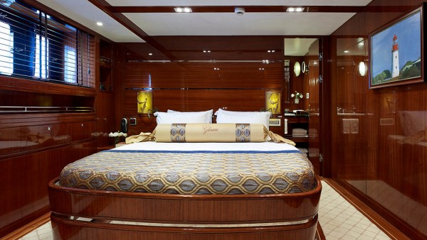 Yate de vela Glorious