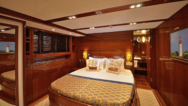 Yate de vela Glorious