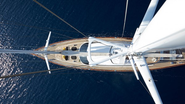 Yate de vela Glorious