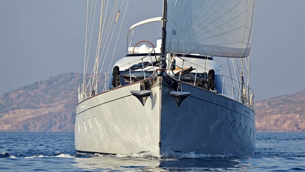 Yate de vela Glorious