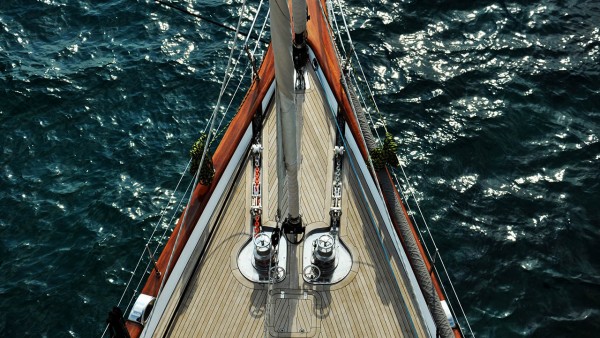 Yate de vela Glorious