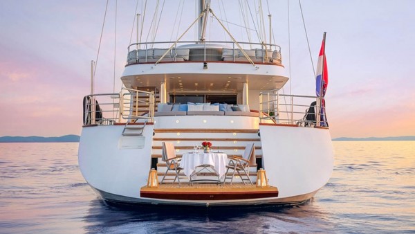 Yate de vela Lady Gita