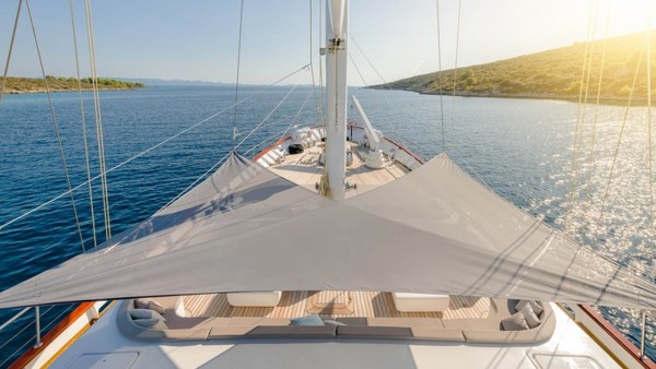 Yate de vela Lady Gita