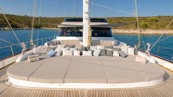 Yate de vela Lady Gita