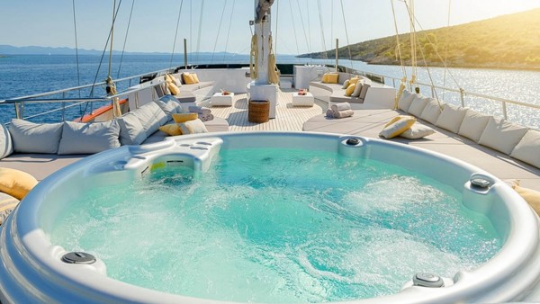 Yate de vela Lady Gita