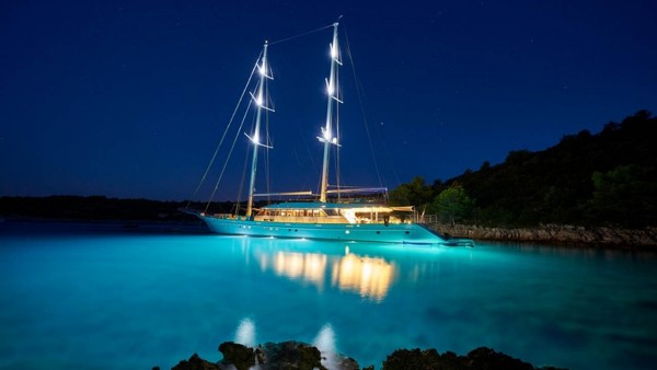 Yate de vela Lady Gita
