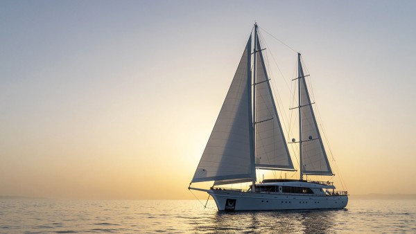 Yate de vela Love Story