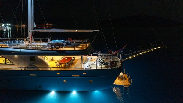 Yate de vela Love Story