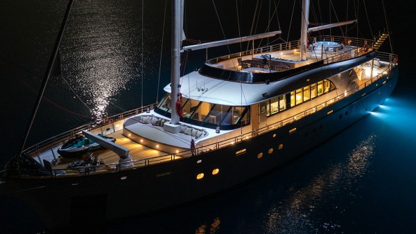Yate de vela Love Story