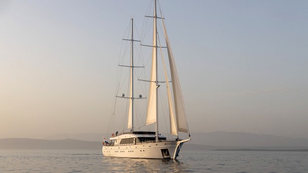 Yate de vela Love Story