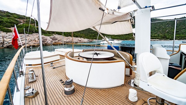Yate de vela Luja