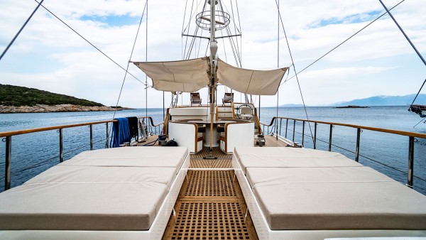 Yate de vela Luja